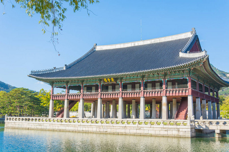 美丽的建筑在首尔市的景福宫