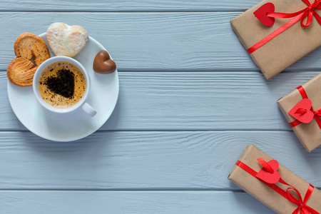 情人节的概念上木包糖果礼物咖啡