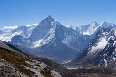 从 Chola ama 这样山景传递，珠穆朗玛峰地区尼泊尔