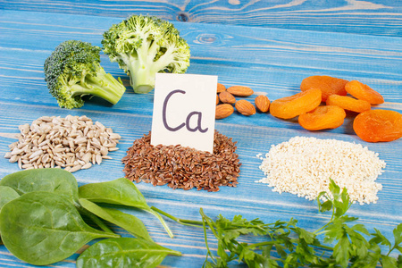 产品和成分中含有钙和膳食纤维，健康营养
