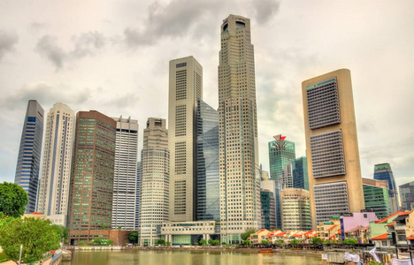 摩天大楼的新加坡中央河上