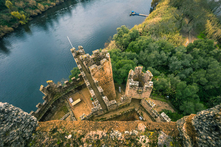 2017年1月04日葡萄牙里巴提约中世纪阿尔穆罗尔城堡内