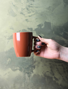 棕色的茶或咖啡杯子放在纹理背景