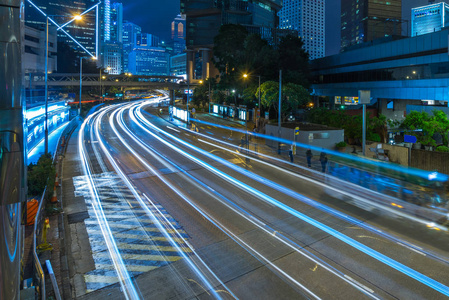 在香港市中心的交通灯步道图片