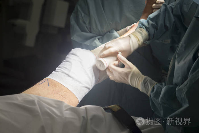 膝关节手术护士包扎