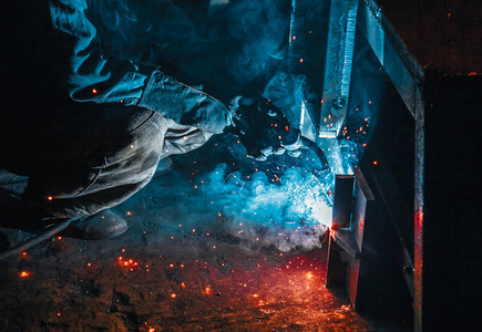 焊机酿造金属火花飞