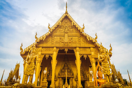 美丽而神奇的金色佛寺