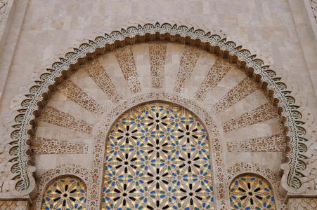 一个巨大的装饰有传统阿拉伯伊斯兰装饰物的细节