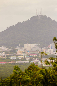 从Khaokhad观景塔的美丽景色，游客可以欣赏360度的景色，如查龙湾潘瓦角Sire岛，博恩岛，小岛和大岛周围的普吉岛，包括普