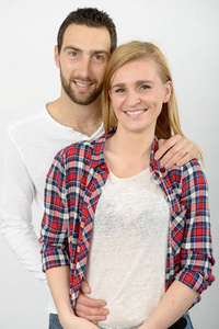 快乐的年轻夫妇的肖像