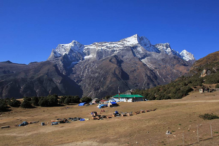 Syangboche 机场和雪帽山