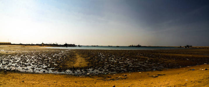 柏培拉港口和船索马里海滩全景图片