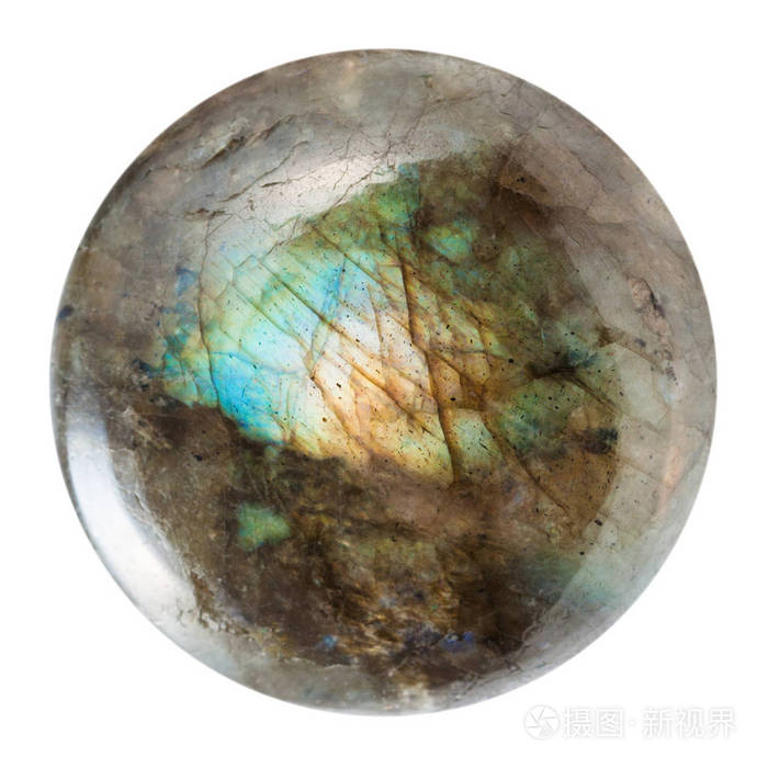 抛光拉长石宝石上白色孤立