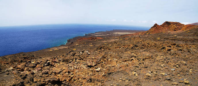 奥尔奇利亚灯塔，耶罗岛岛附近的火山地质景观。西班牙