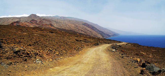 奥尔奇利亚灯塔，耶罗岛岛附近的火山地质景观。西班牙