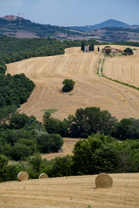 托斯卡纳风景与起伏的山丘和山谷中瓦道尔恰