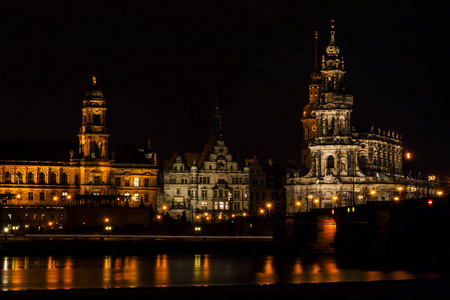 Dresden skyline p natten