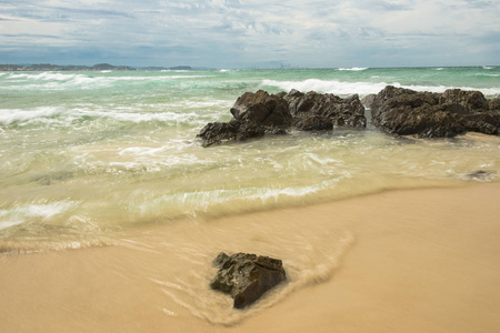波和鲷鱼岩，新南威尔士州的海滩