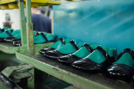 制鞋业是制作鞋类的过程图片