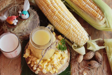 玉米牛奶健康和新鲜的玉米图片