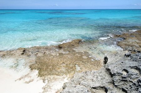 岩石加勒比海滩