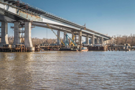 跨江大桥的建设