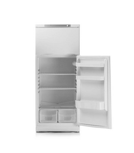 白色背景上分离的现代冰箱
