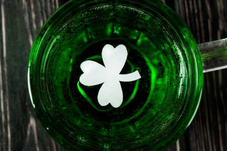 快乐圣帕特里克日绿色饮料