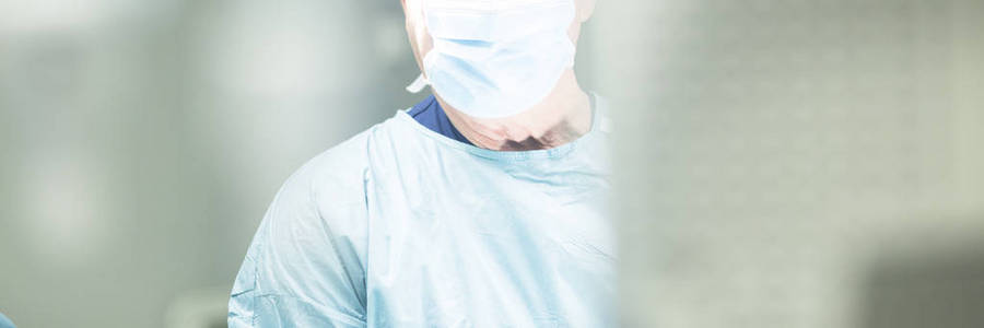 医院手术的外科医生