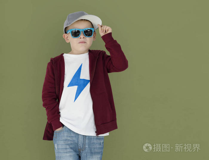 时尚的白人小男孩