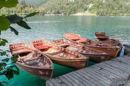 木船在斯洛文尼亚的布莱德湖