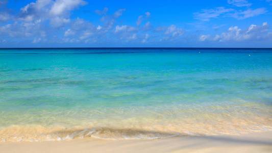 加勒比海和蓝蓝的天空