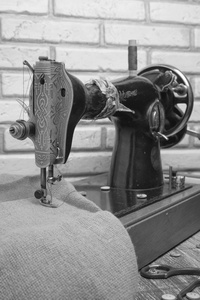 手轮老式缝纫机