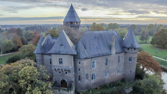 空中的中世纪城堡 Kinn 克雷菲尔德