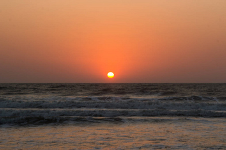 日落在阿拉伯海, 印度洋, 在阿拉姆堡海滩, 果阿, 在