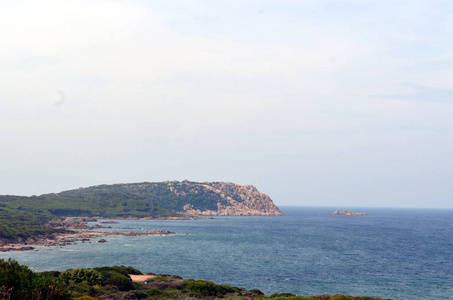 海滩和撒丁岛水晶海的全景