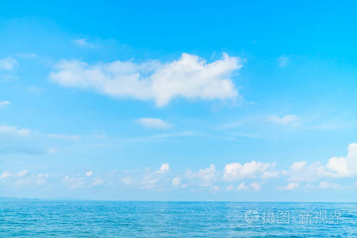 海洋和海与天空的云
