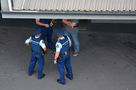 新西兰警察对犯罪作出反应