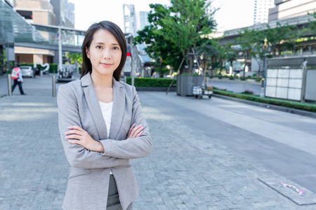 亚洲女商人在中央商务区