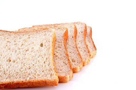 全麦面包在白色背景上孤立图片