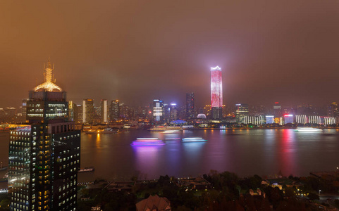 现代的城市夜景，外滩上海