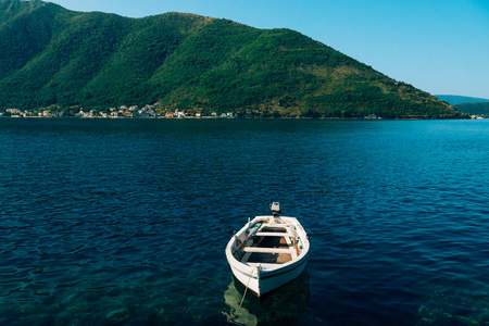 旧镇的 Perast 上的科托尔湾 黑山海岸。Th