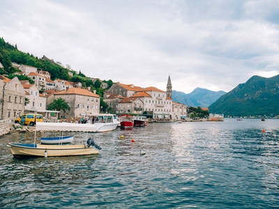 旧镇的 Perast 上的科托尔湾 黑山海岸。Th