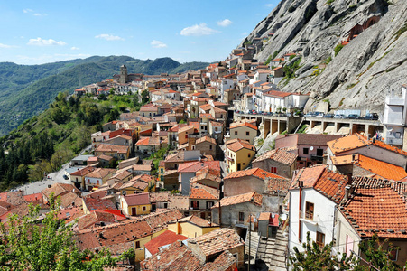目的地意大利Pietrapertosa 村庄在巴西利卡塔多洛米蒂山