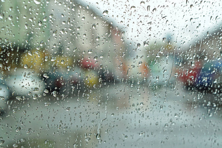 下雨天天气模糊图片