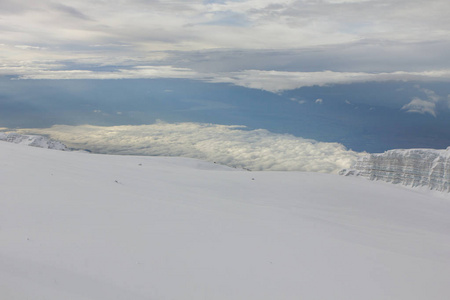 顶部的坦桑尼亚乞力马扎罗山冰川