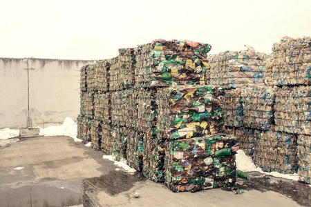 废物处理厂。工艺过程。回收和储存废物进一步处理。用于排序和处理废物的业务