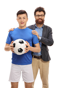 青少年足球运动员和他的父亲的合影