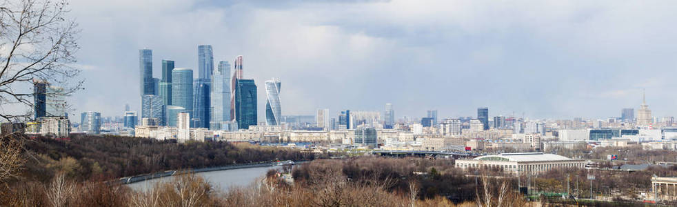 俄罗斯 莫斯科国际商务中心，称为莫斯科城，看到从麻雀山 列宁山，在莫斯科最高点之一的摩天大楼的视图与天际线