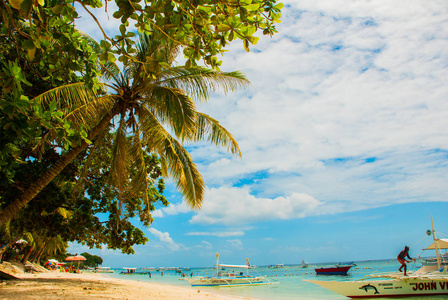 薄荷岛邦劳岛的白色的热带沙滩。菲律宾